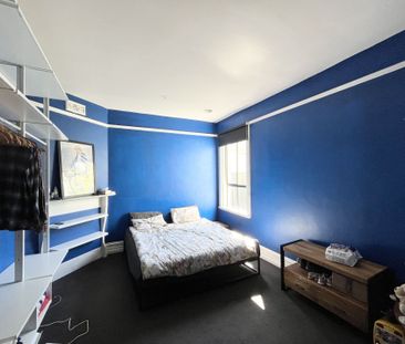 It's Easy, Living Here! - Photo 2