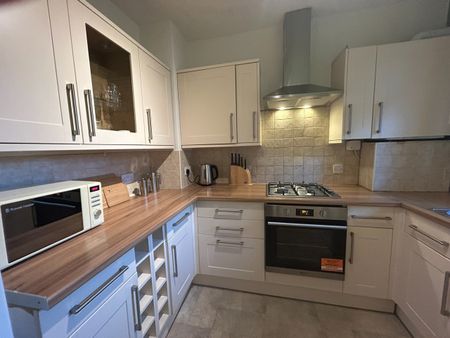 2 Bed Flat, Vaughan House, SW4 - Photo 3