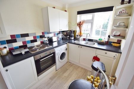 Arborfield Close, Slough, Berkshire,SL1 - Photo 3