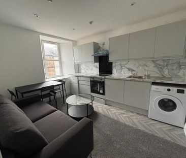 3 bedroom flat to rent - Photo 5