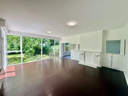 Spacious 4-Bedroom Home on Large Section – Recently Renovated - Photo 4