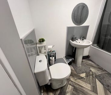 2 Bed Flat, Heywood Street, M8 - Photo 6
