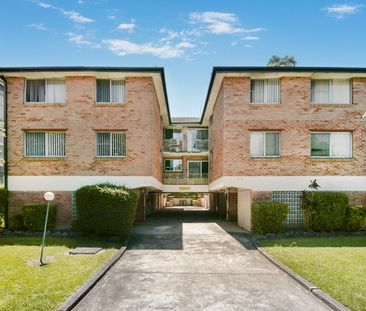 Air-Conditioned One Bedroom Unit with Built-in Wardrobe and Single ... - Photo 4