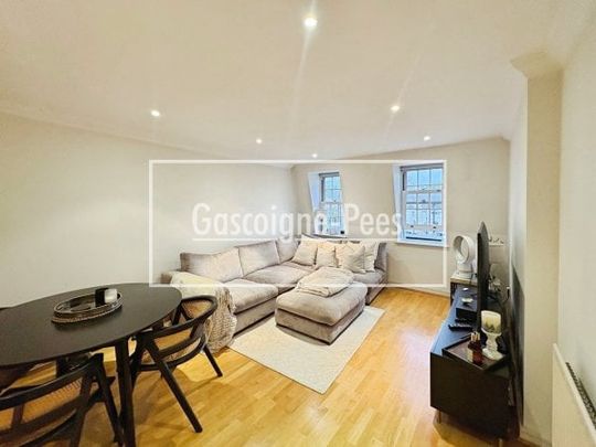 High Street, Esher, KT10 - Photo 1