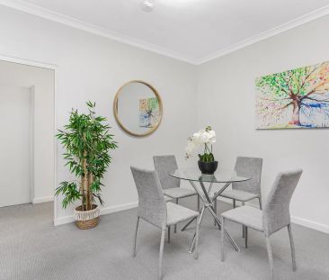 Modern two-bedroom apartment with private entry - Photo 6