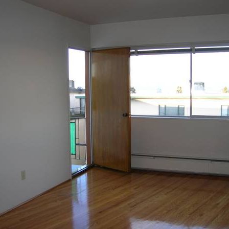 Kitsilano 1Bdrm w/ VIEW - only 2 Blks from Kits POOL - Photo 1