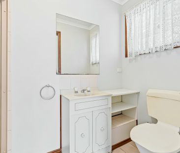 Spacious Family Living in a Peaceful Court Location - Photo 5