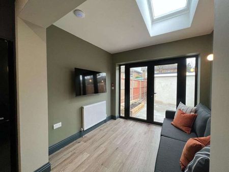 Pitcairn Road Room 4 - Photo 4