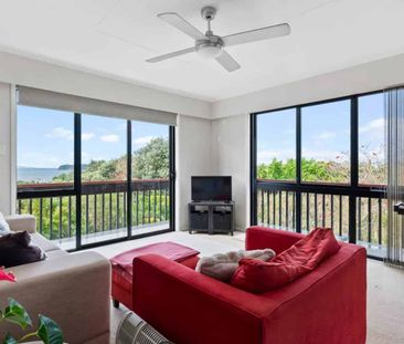Stunning Three bedroom house - Photo 2