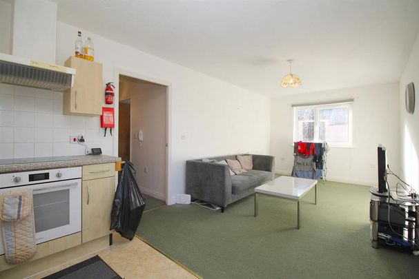 2 bedroom flat to rent - Photo 1