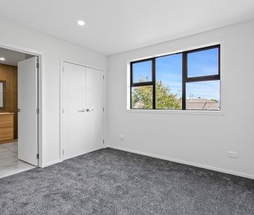 Stunning 4BR - Near New in Massey! - Photo 4