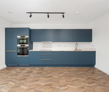 3 bedroom flat to rent - Photo 4