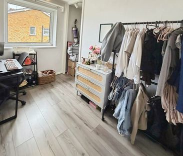 2 bedroom Flat To Let - Photo 3