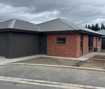 MODERN, BRAND NEW 3 BEDROOM HOME - Photo 5