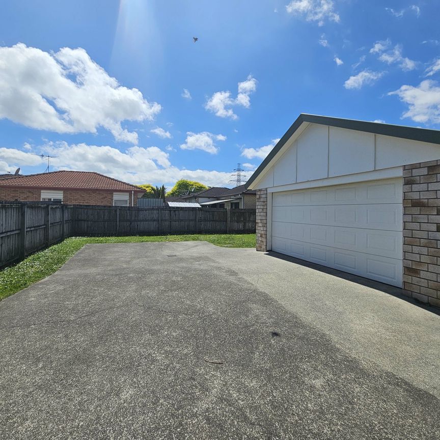 Solid Brick and Tile Home with 4 bedrooms - Photo 1