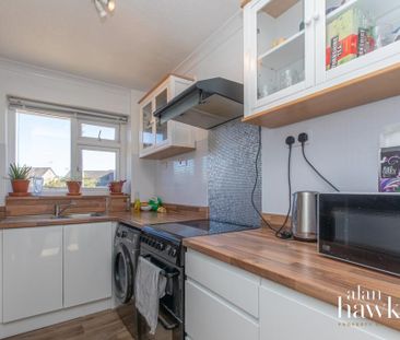 2 bedroom semi-detached bungalow to rent - Photo 4