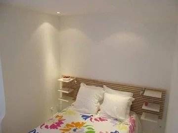ANTIBES - F2 meublés de 50m2 dans maison ancienne - Photo 2
