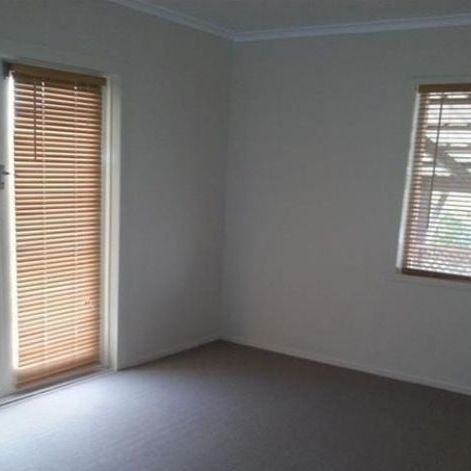 3-Bedroom Home with Spacious Backyard – 26 Askew St - Photo 1