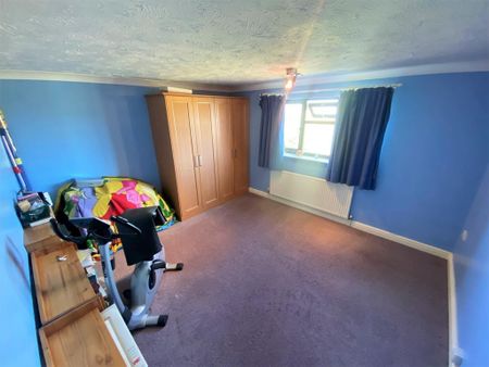4 bedroom detached house to rent - Photo 3