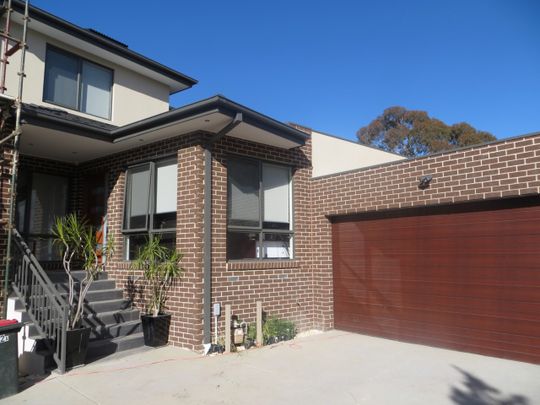 2/2 Rhonda Street, Mount Waverley VIC 3149 - Townhouse For Rent | Domain - Photo 1
