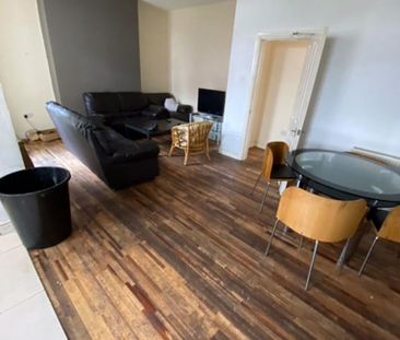 4 bedroom terraced house to rent - Photo 5