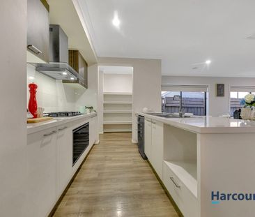 Spacious 4-Bedroom Home in Mickleham - Photo 2