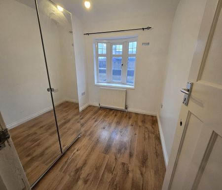 4 bedroom townhouse to rent - Photo 2