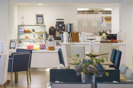 1 bedroom retirement property to rent - Photo 5