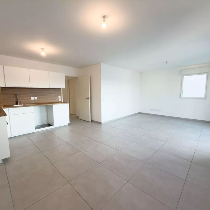 location vide 3p 67.70m² + terrasse + stationnement - Photo 1