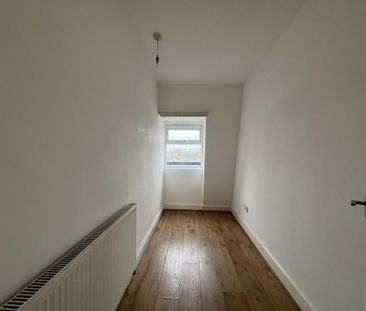 3 bedroom flat to rent - Photo 5