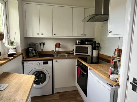 Studio to rent - Photo 2