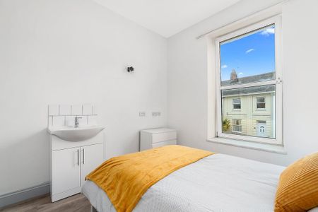 1 bedroom in a house share to rent - Photo 2