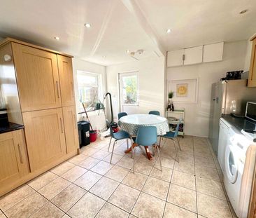 6 Bedroom Student House, Falmouth Room 3 - Photo 5