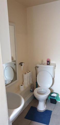 House share to rent - Photo 4