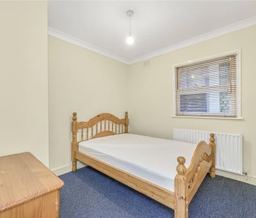 3 bedroom flat to rent - Photo 4