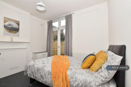 1 bedroom in a house share to rent - Photo 5