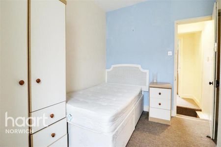 4 bedroom terraced house to rent - Photo 3