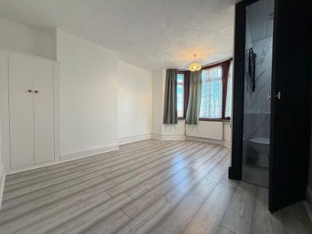 3 bedroom terraced house to rent - Photo 4