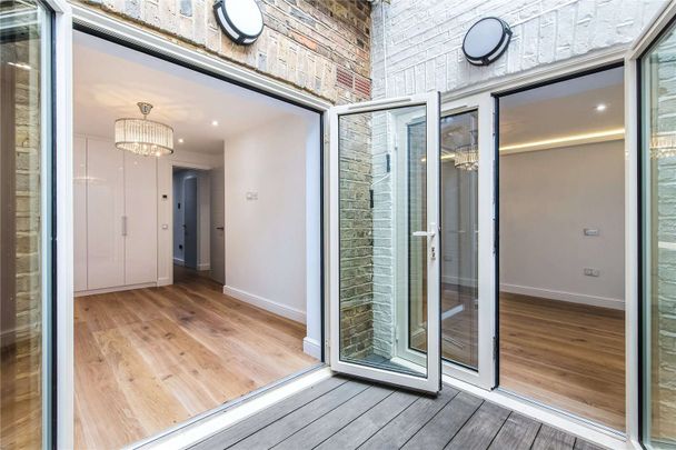 A recently refurbished two double bedroom and two bathroom apartment benefitting from a sleek and modern finish throughout and access to a private patio as well as its own private entrance - Photo 1