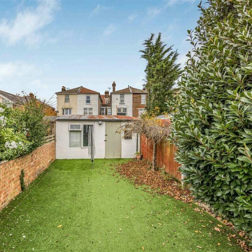 Terraced House to rent on - Photo 1