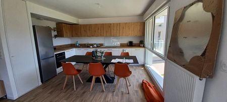 Location Appartement 3 pièces 79m² - Photo 4