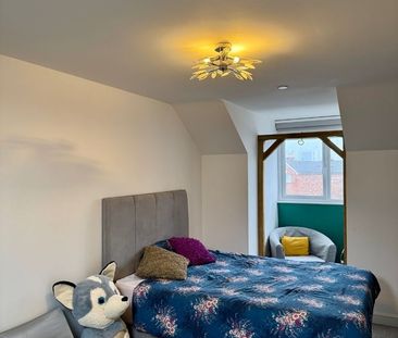 Room in a Shared House, Northumberland Road, M16 - Photo 4