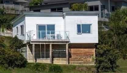 Elevated modern cottage in peaceful setting - Photo 5