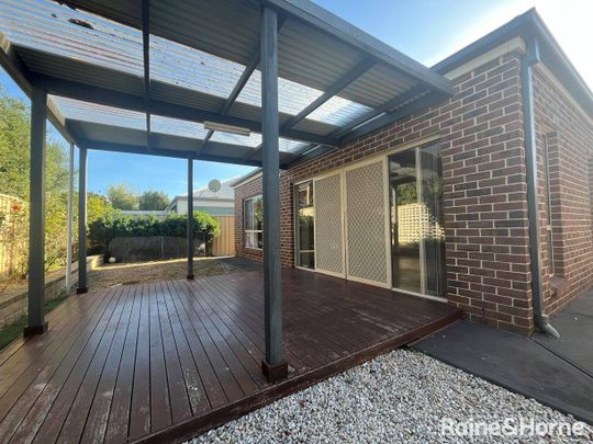 24 Westerfolds Terrace, Caroline Springs, VIC 3023 - Photo 1