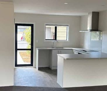 New 3 bedroom home in Te Atatu - Photo 1