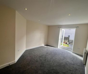 3 bedroom end of terrace house to rent - Photo 1