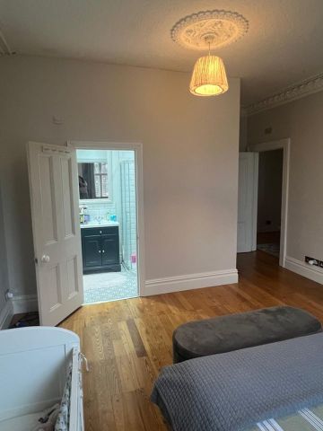 2 Bed Flat, Bolingbroke Grove, SW11 - Photo 3