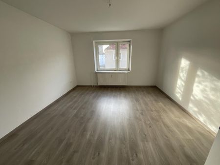 Bezugsfertige 1-Zimmer-Wohnung in Herne Mitte zu besichtigen, mit Tapete und Laminatboden. - Photo 2
