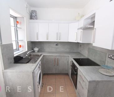 3 bedroom end of terrace house to rent - Photo 2