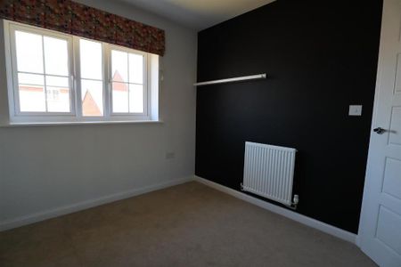 4 bedroom detached house to rent - Photo 4